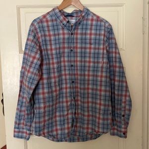 Men’s Columbia button down shirt. Size Medium. Excellent condition